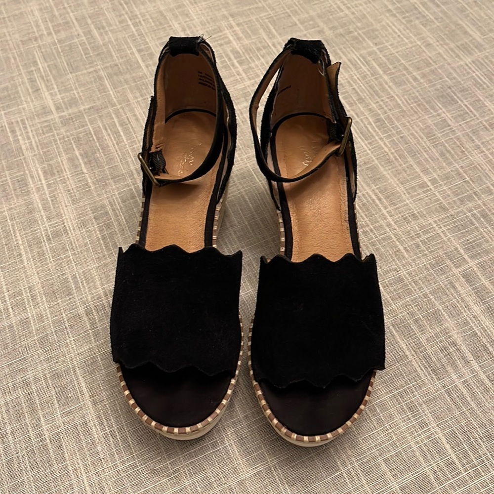 Crown Vintage Black Wedges